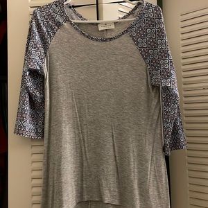 Threads Studio size small quarter sleeve grey shirt